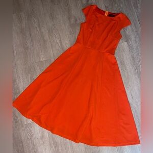 Dress Tells Size S
